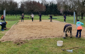 Arbeitseinsatz auf dem Volleyballfeld