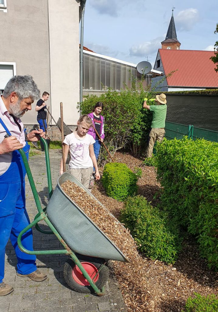 Rindenmulch, Frühjahrsputz im Freibad Fredersdorf