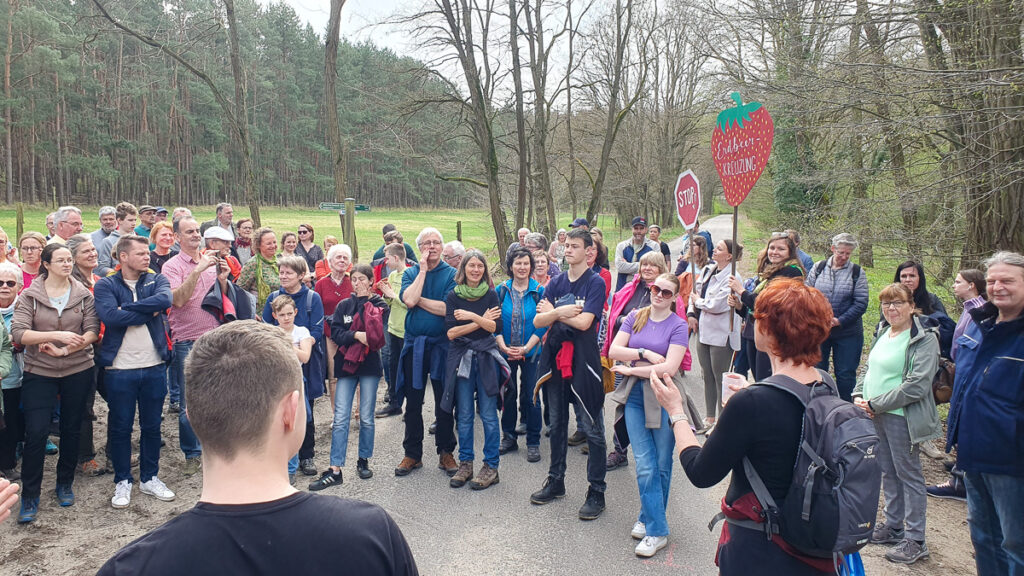 Erdbeerkreuzung, Osterwanderung in Fredersdorf PM