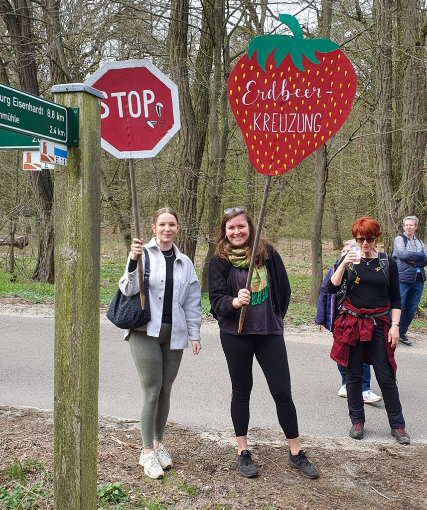 Erdbeerkreuzung, Osterwanderung in Fredersdorf PM