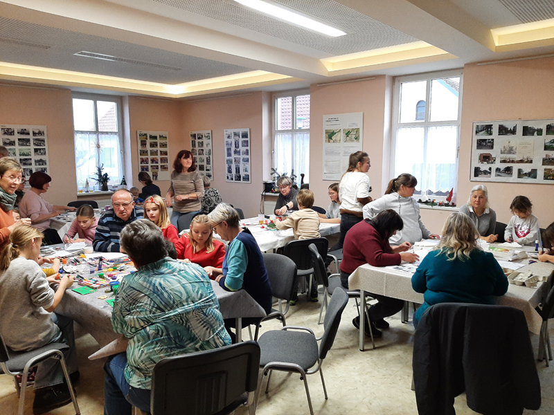 Adventsbasteln für Kinder mit Opa und Oma in Fredersdorf