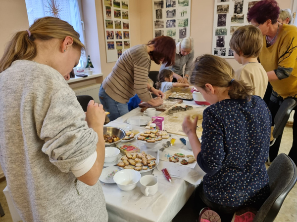 Adventsbasteln für Kinder mit Opa und Oma in Fredersdorf